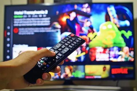 TELEVISI DAN RADIO